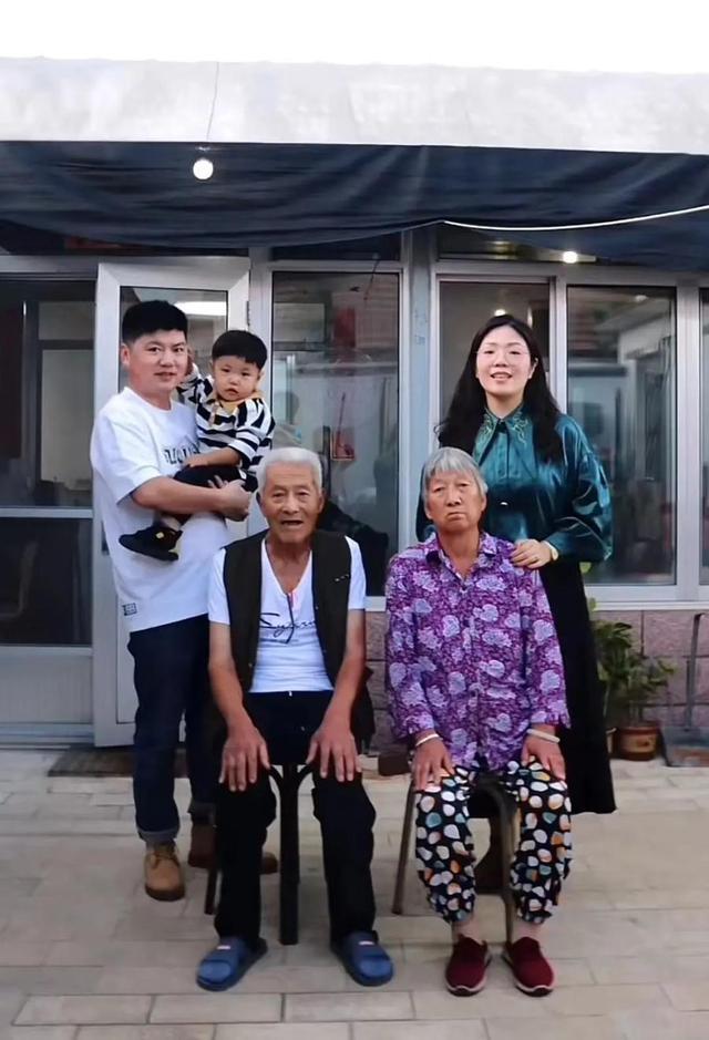 1次指路7年双向奔赴 陌生人间的温暖故事