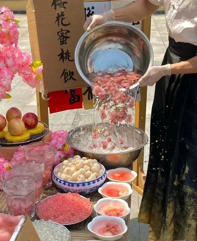 海底捞部分门店试点玩具收费 夏日冰粉自助成新宠